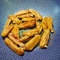 Illustration of how to make typhoon shelter chicken wings 3