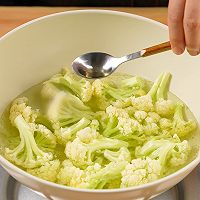 Illustration of how to make boiled cauliflower 2