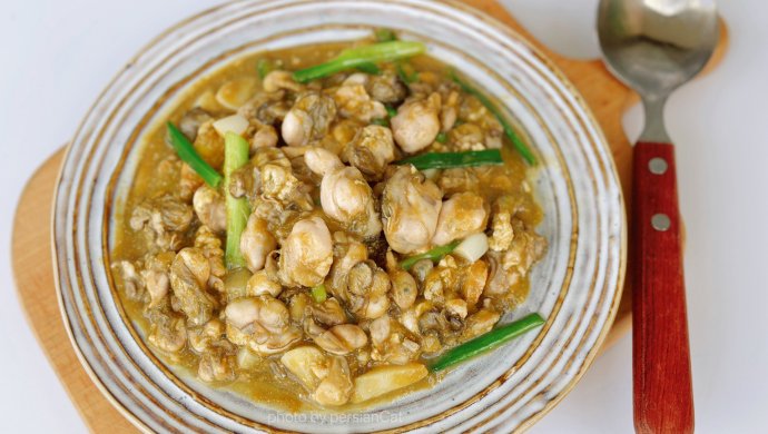 Low-calorie, high-protein Cantonese-style stir-fried oysters with ginger and scallions