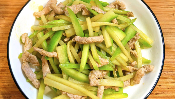 Stir-fried shredded pork with bergamot