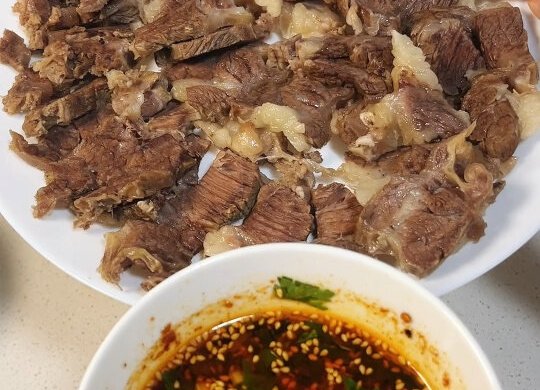 Beef ribs and radish soup