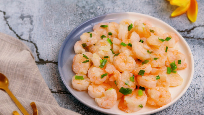 Stir-fried shrimps