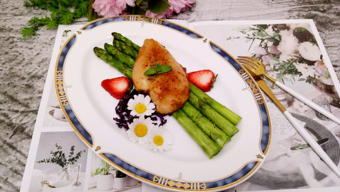 Grilled Chicken Breasts with Asparagus