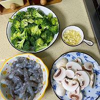 #开看游戏hay吃 round#Fat-reducing meal! Low Illustration of how to make delicious broccoli, mushrooms and fried shrimps 3