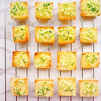 Illustration of how to make garlic bread slices 7