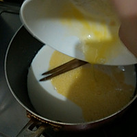 Illustration of how to make delicious vanilla pudding without steaming in the oven. 3