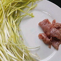 #我心的winterlimited#Recipe for stir-fried shredded pork with chives Illustration 1