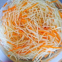 Illustration of how to make sweet and sour shredded silk 1