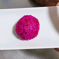 Spring of Leftover Rice: Dragon Fruit Sushi Rice Ball Recipe Illustration 6 