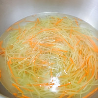 Illustration of how to make sweet and sour shredded silk 2