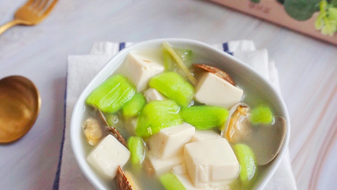 Luffa, Clam and Tofu Soup