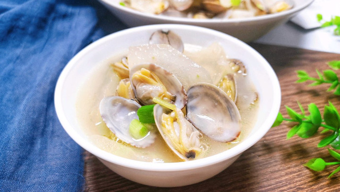 Clam and winter melon soup