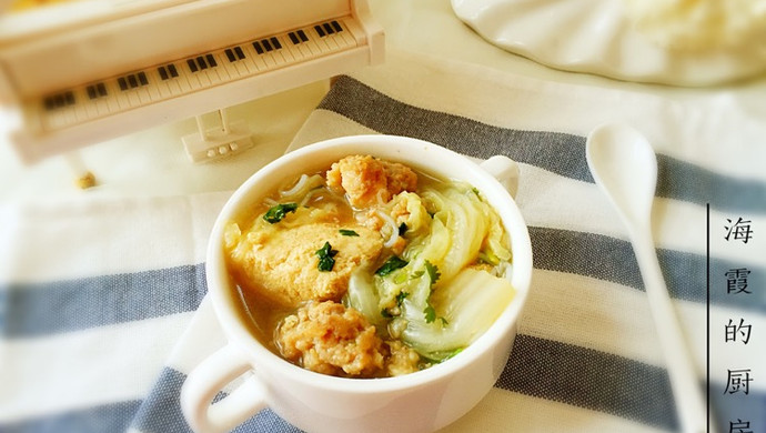 Cabbage Vermicelli Ball Soup