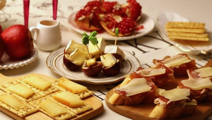 3 breakfast options of Brie, Comté and Saint-Paulin cheese