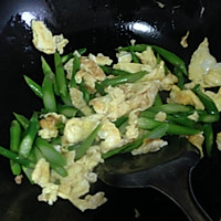 Illustration of how to make asparagus and scrambled eggs 7