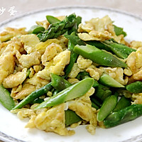 Illustration of how to make asparagus and scrambled eggs 8