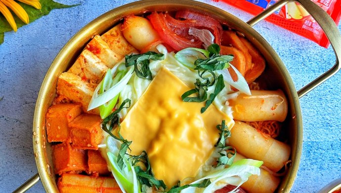 Tomato cheese covered army hot pot