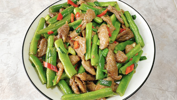 Stir-fried cowpeas with beef