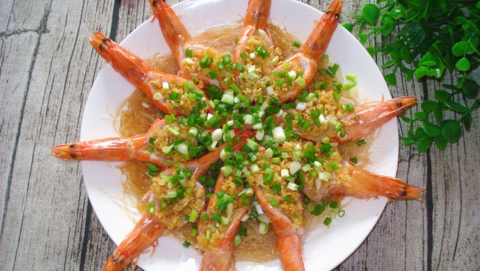 Steamed prawns with garlic vermicelli