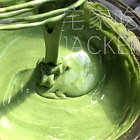 Matcha yogurt cake, a delicious baked product that combines the freshness of matcha and the rich milky aroma. Illustration of how to do it 10