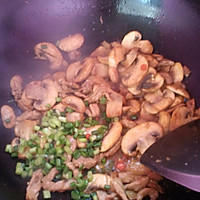 Stir-fried shredded pork with mushrooms. Illustration of how to do it 7