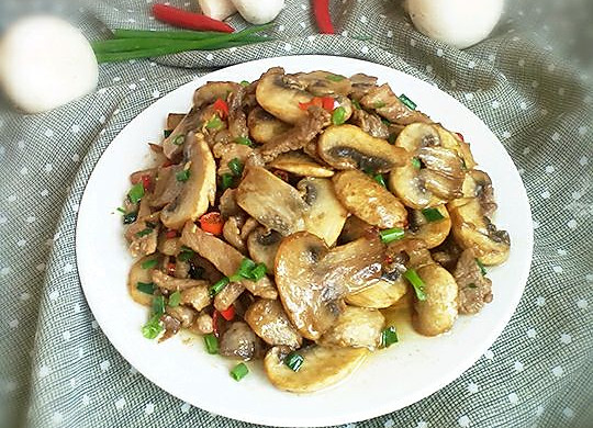 Stir-fried Shredded Pork and Mushrooms