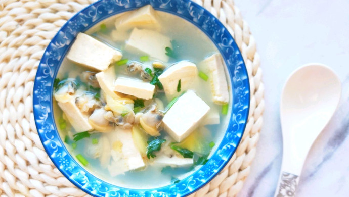 Scallop meat and tofu soup