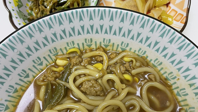 Noodles with meat and vegetables