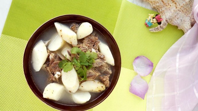 Braised yam and beef bone soup