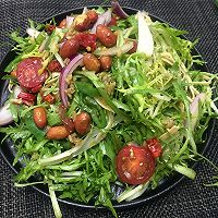 A plate full of spring cold bitter chrysanthemum tofu shreds Illustration of how to do it 9