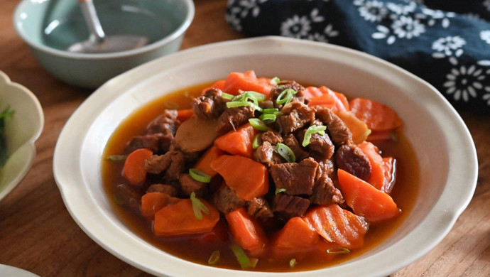 Stewed Beef Brisket with Carrots