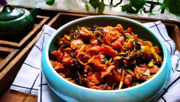 Stir-fried pork belly with sauerkraut