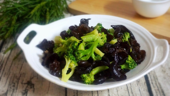 Broccoli mixed with fungus