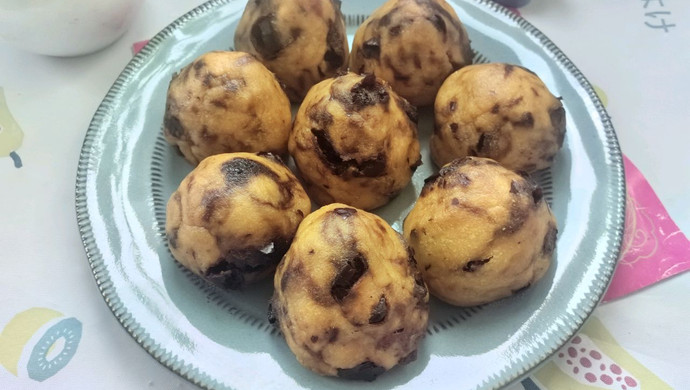 Red dates and cornmeal steamed buns