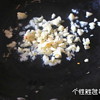 Illustration of how to make stir-fried garlic broccoli 4