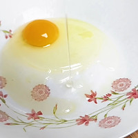 Illustration of how to make super quick microwave fried egg, poached egg and lazy dish 3