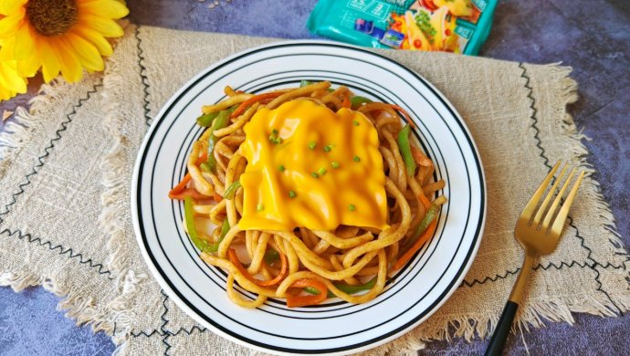 Cheese-covered fried noodles