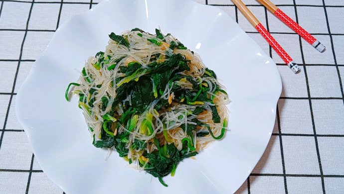 Spinach mixed with vermicelli