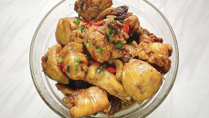 Chicken thigh braised with taro