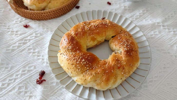 Polish cranberry donut bread