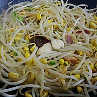 Illustration of how to make pork and soybean sprouts with garlic chili sauce 3