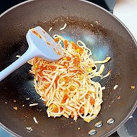 Illustration of how to make tomato and egg fried noodles that instantly saves the 