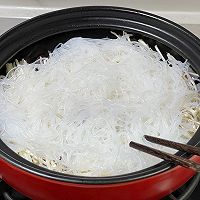 #伟达美年丝小馆#fresh shrimp vermicelli pot Illustration of how to do it 9