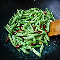 Illustration of how to make fried green beans with pork belly 7