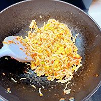 Illustration of how to make tomato and egg fried noodles that instantly saves the 