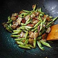 Illustration of how to make fried green beans with pork belly 8