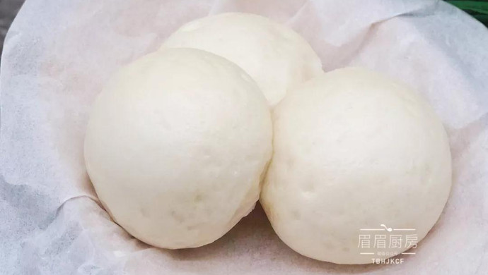 Homemade white flour steamed buns