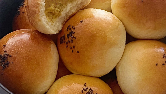 Big yellow rice and red date bread