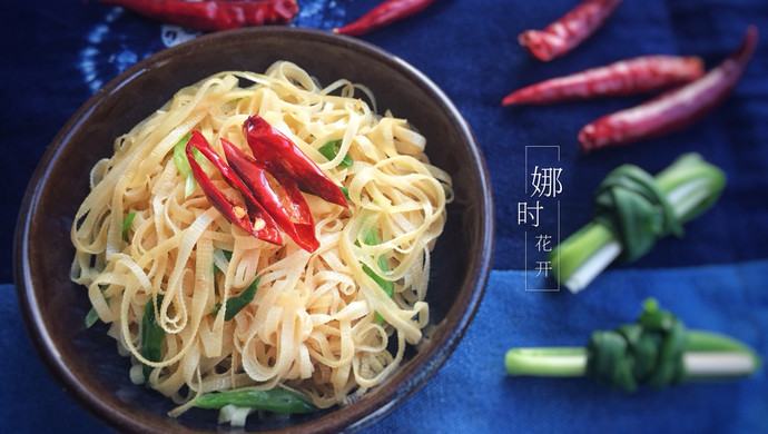 Stir-fried shredded dry tofu