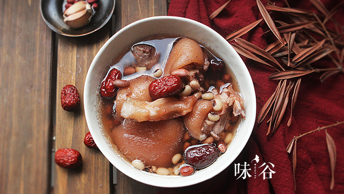 Peanut Pork Trotter Soup